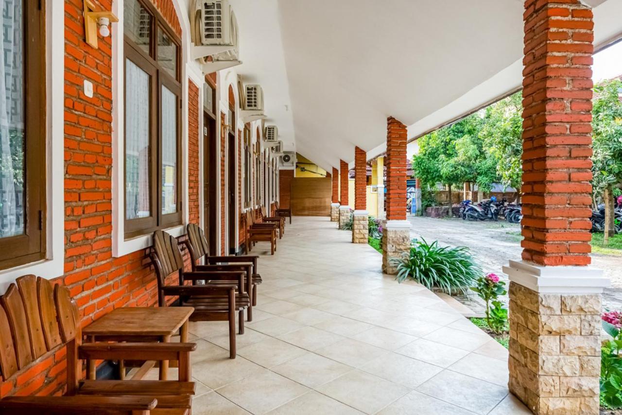 Reddoorz Syariah Near Gor Ken Arok Hotel Malang Ngoại thất bức ảnh
